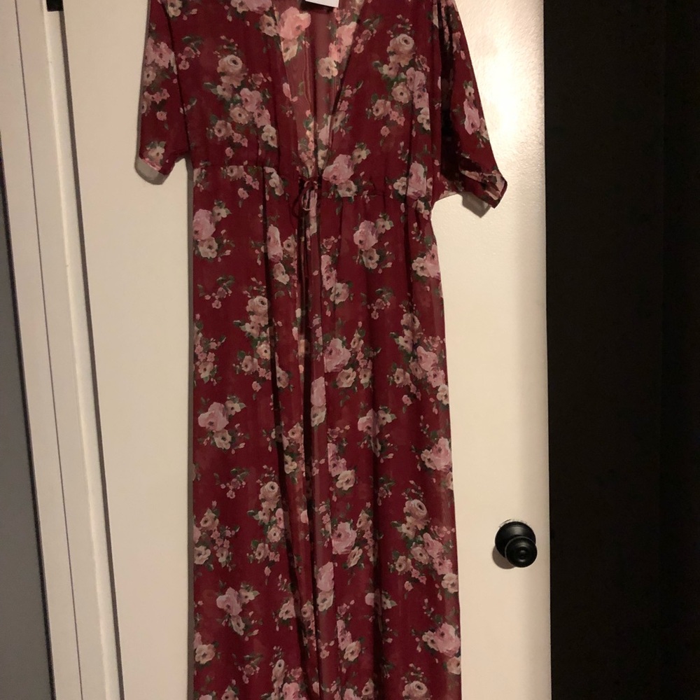 Gorgeous brand new with tags rose cover up!